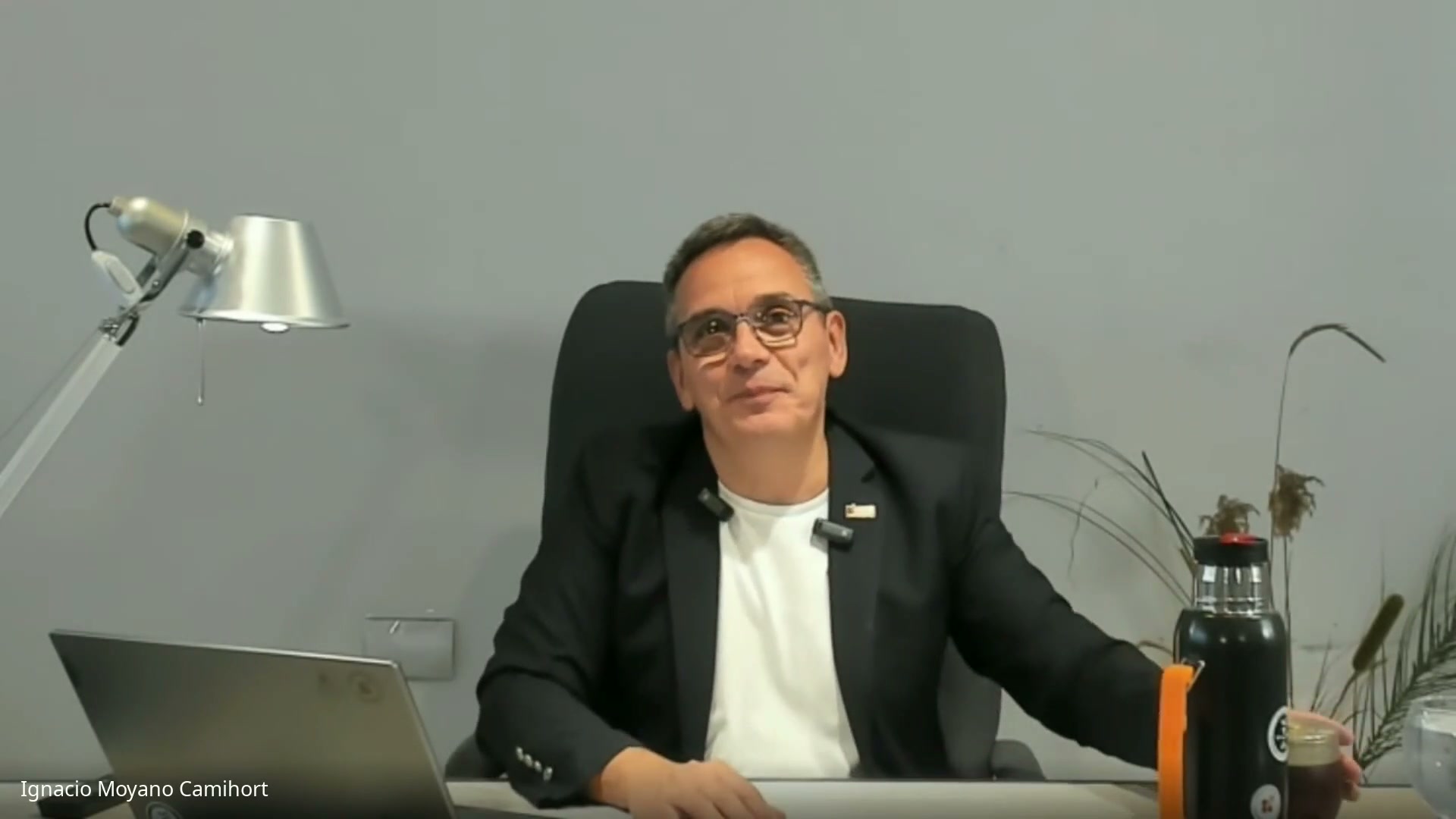 El profesor durante el encuentro online de Costos.